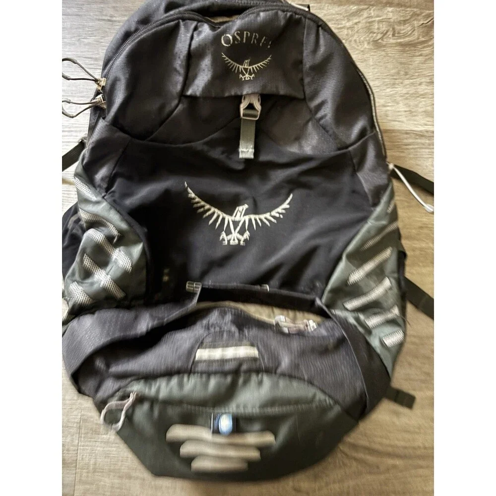 OSPREY Escapist 32 Rucksack Backpack Daypack Hiking Biking Cycling